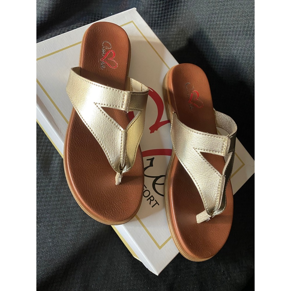 Mia Amore Mayte-W Gold Metallic Thong Sandals Womens 7.0W Wide Fit NIB
